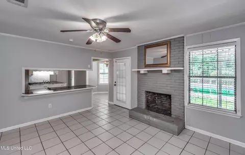 Living - 601 SE Pinewood Dr, Magee, MS 39111 photo 12 of 12
