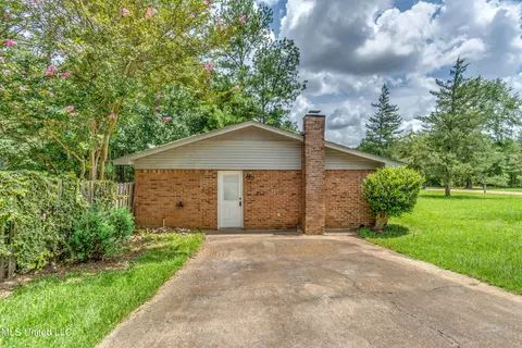 Exterior - 601 SE Pinewood Dr, Magee, MS 39111 photo 2 of 16