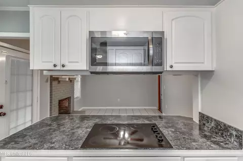 Kitchen - 601 SE Pinewood Dr, Magee, MS 39111 photo 4 of 4