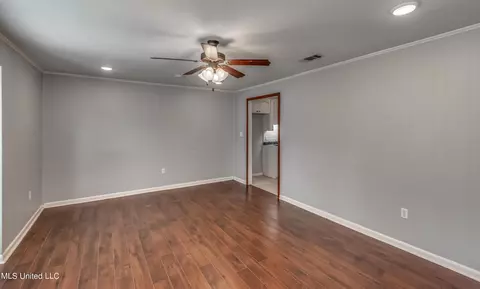 Living - 601 SE Pinewood Dr, Magee, MS 39111 photo 3 of 12
