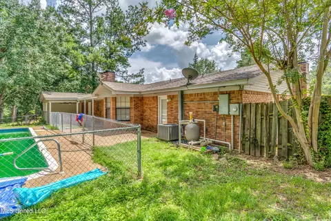 Exterior - 601 SE Pinewood Dr, Magee, MS 39111 photo 8 of 16