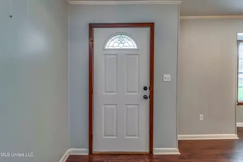 Entry Way - 601 SE Pinewood Dr, Magee, MS 39111 photo 1 of 3