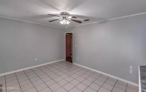 Living - 601 SE Pinewood Dr, Magee, MS 39111 photo 10 of 12