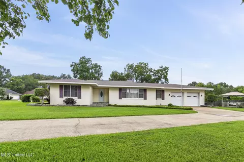 2 Lamplighter Rd, Pearl, MS 39208