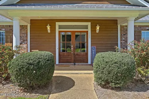 Exterior - 105 Victoria Pl, Brandon, MS 39042 photo 4 of 9