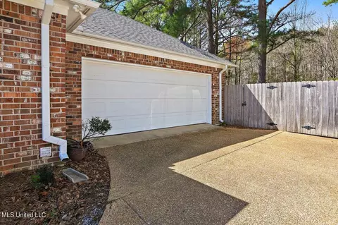 Exterior - 105 Victoria Pl, Brandon, MS 39042 photo 5 of 9