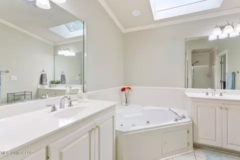 Bath - 244 Sycamore Ln, Madison, MS 39110 photo 2 of 5