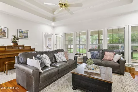 Living - 244 Sycamore Ln, Madison, MS 39110 photo 2 of 3