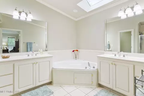 Bath - 244 Sycamore Ln, Madison, MS 39110 photo 1 of 5