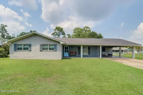 2266 Sunkist Country Club Rd, Biloxi, MS 39532