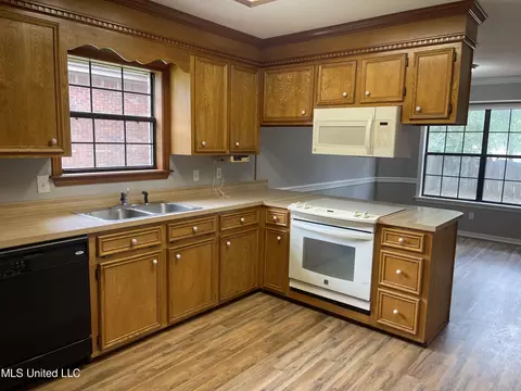 Kitchen - 230 Turtle Creek Dr, Byram, MS 39272 photo 2 of 2
