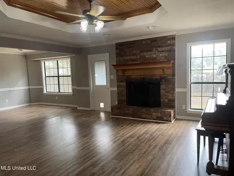 Living - 230 Turtle Creek Dr, Byram, MS 39272 photo 1 of 2