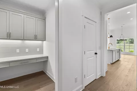 Entry Way - 127 Lakecrest Dr, Madison, MS 39110 photo 2 of 4