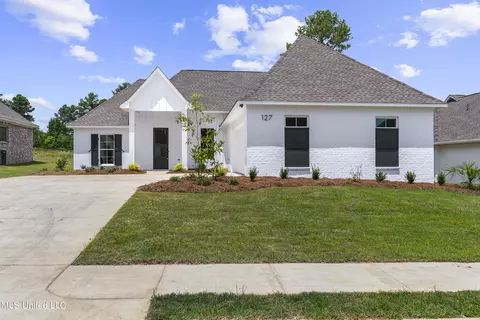 127 Lakecrest Dr, Madison, MS 39110