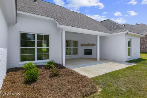 Exterior - 127 Lakecrest Dr, Madison, MS 39110 photo 2 of 3