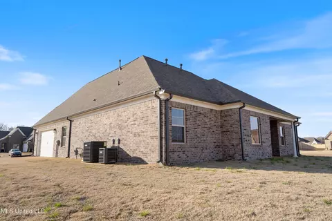 Exterior - 672 Lucas Ln, Hernando, MS 38632 photo 6 of 6