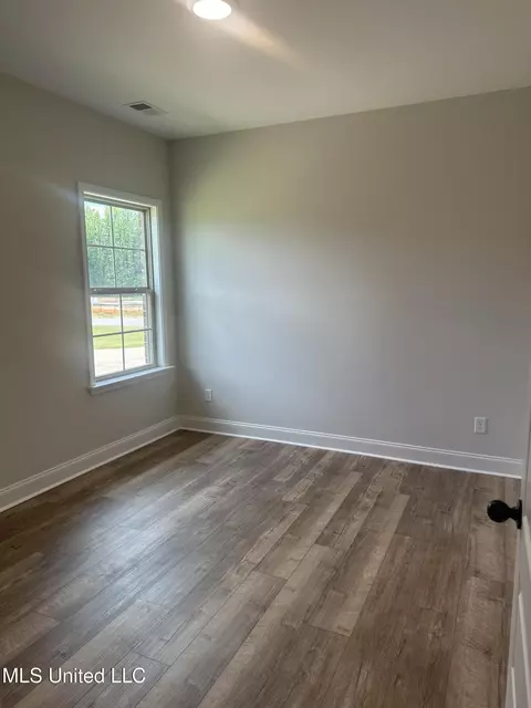 Bedroom - 672 Lucas Ln, Hernando, MS 38632 photo 2 of 3