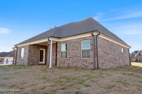 Exterior - 672 Lucas Ln, Hernando, MS 38632 photo 4 of 6