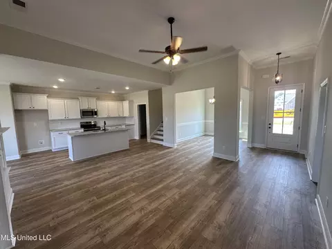 Entry Way - 672 Lucas Ln, Hernando, MS 38632 photo 2 of 3