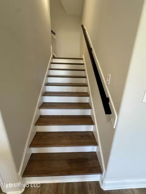 Entry Way - 672 Lucas Ln, Hernando, MS 38632 photo 1 of 3