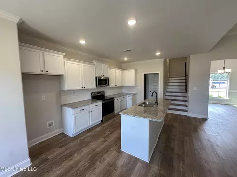 Kitchen - 672 Lucas Ln, Hernando, MS 38632 photo 3 of 3
