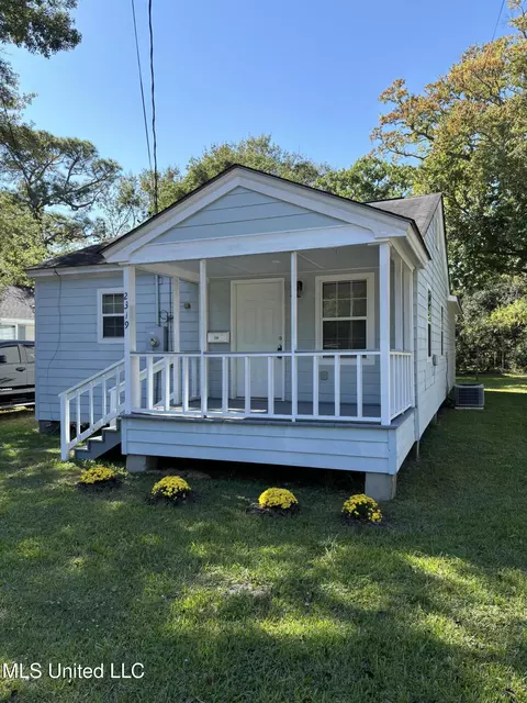 2319 14th St, Pascagoula, MS 39567