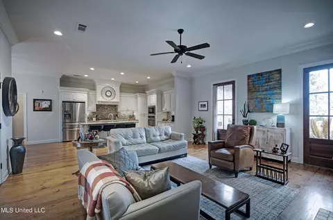 Living - 132 Covey Run, Madison, MS 39110 photo 3 of 4