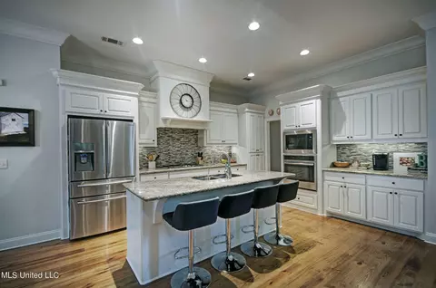 Kitchen - 132 Covey Run, Madison, MS 39110 photo 2 of 4