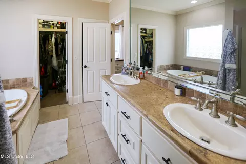 Bath - 113 Windward Way, Canton, MS 39046 photo 1 of 3