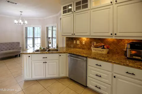 Kitchen - 113 Windward Way, Canton, MS 39046 photo 2 of 3