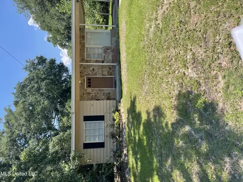 145 Iberville Dr, Biloxi, MS 39531