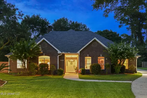2536 Longwood Ct, Biloxi, MS 39531