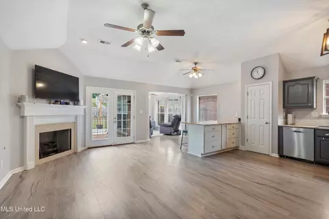 214 Fairway Trace Dr, Hernando, MS 38632 photo 9