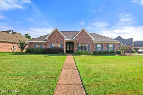 417 Edgewood Xing, Brandon, MS 39042