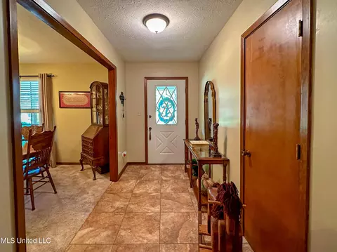 101 Lowe Cir, Clinton, MS 39056 photo 4