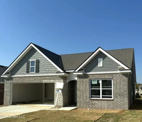 38 Pine St, Byhalia, MS 38611