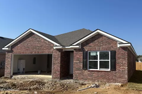 44 Pine St, Byhalia, MS 38611