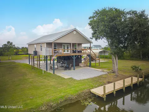 836 Azalea Dr, Bay Saint Louis, MS 39520