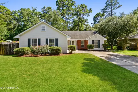 11405 Bayou Pl, Ocean Springs, MS 39564