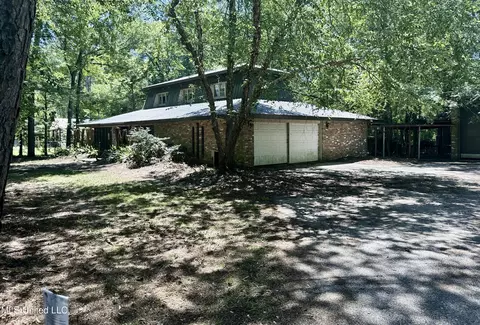 1329 Pine Glen Cir, Forest, MS 39074