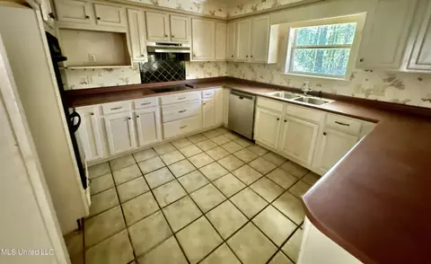 1329 Pine Glen Cir, Forest, MS 39074 photo 9