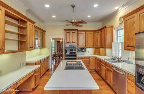 Kitchen - 2063 Brecon Dr, Jackson, MS 39211 photo 7 of 7