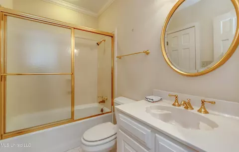 Bath - 2063 Brecon Dr, Jackson, MS 39211 photo 5 of 9