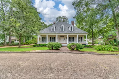 Exterior - 2063 Brecon Dr, Jackson, MS 39211 photo 2 of 14