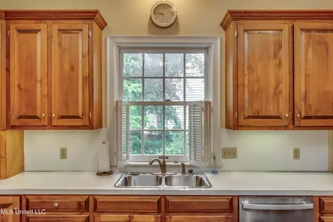 Kitchen - 2063 Brecon Dr, Jackson, MS 39211 photo 2 of 7