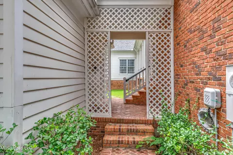Exterior - 2063 Brecon Dr, Jackson, MS 39211 photo 8 of 14