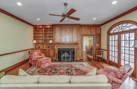 Living - 2063 Brecon Dr, Jackson, MS 39211 photo 6 of 6