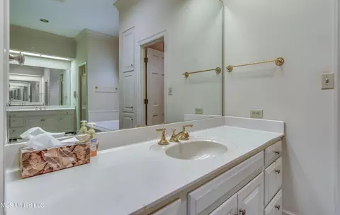 Bath - 2063 Brecon Dr, Jackson, MS 39211 photo 2 of 9