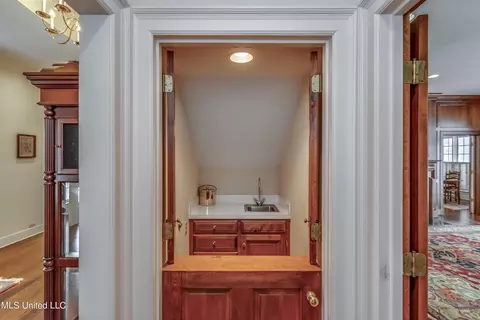 Entry Way - 2063 Brecon Dr, Jackson, MS 39211 photo 4 of 5