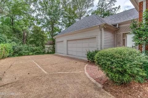 Exterior - 2063 Brecon Dr, Jackson, MS 39211 photo 13 of 14